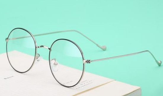 眼镜片掉了怎么按回去