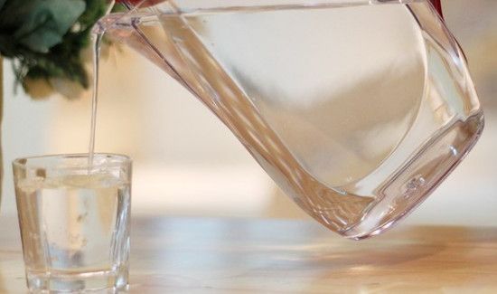 塑料杯子喝热水有味道