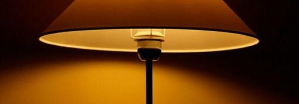 台灯为什么一闪一闪的