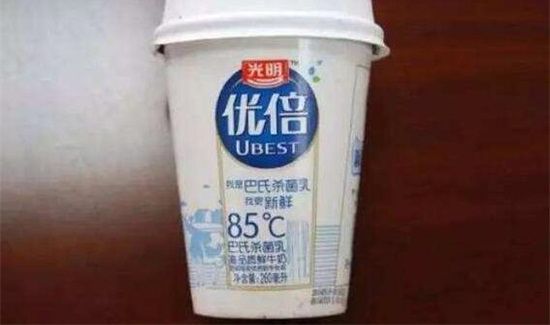 牛奶盒饮料盒有残汁属于哪一类垃圾