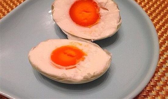 烤鸭蛋和咸鸭蛋的区别