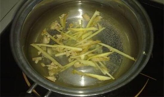 用鲜姜水洗头发的危害