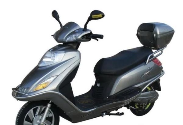 电动车的白底牌和绿底牌有什么差别