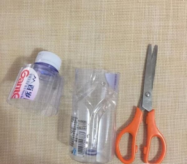 如何巧用小瓶矿泉水冰箱电风扇做土法空调降温