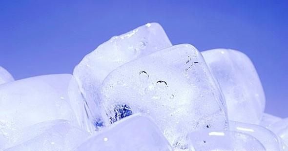 如何巧用小瓶矿泉水冰箱电风扇做土法空调降温