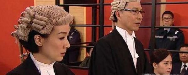 为什么TVB里的律师都戴假发