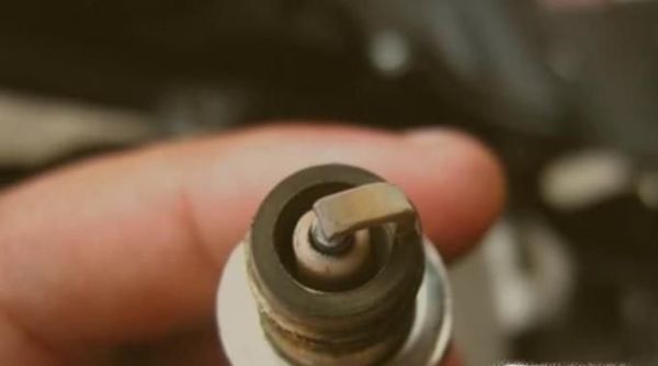 摩托车火花塞怎么换