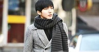 男生怎么系围巾