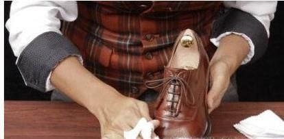 皮鞋鞋面褶皱怎么修复