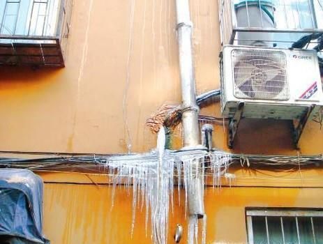水管冻了怎么解冻,水管冻了怎么快速解冻