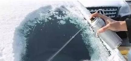 汽车前挡风玻璃外面有冰霜怎么办？