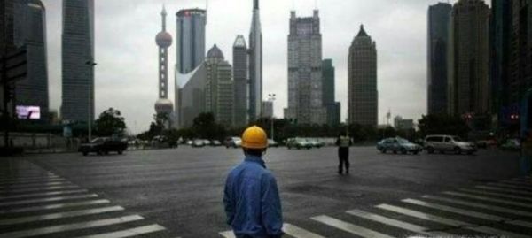 梦见自己从高空坠落意味着什么