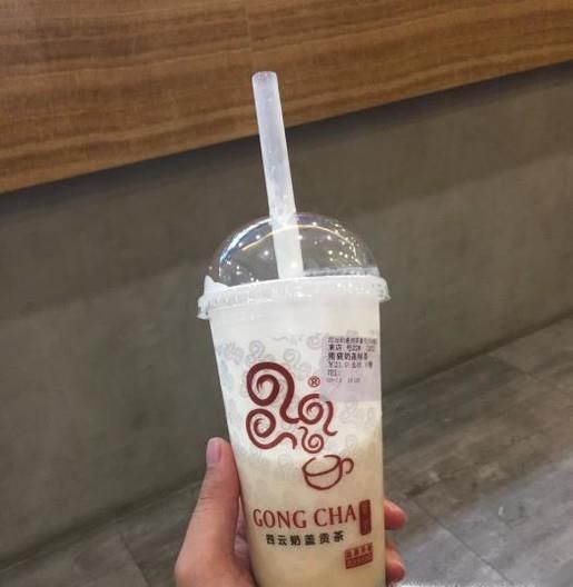 奶盖贡茶怎么喝