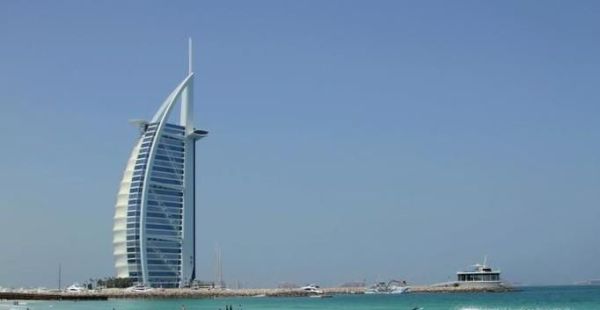 迪拜是靠什么致富的