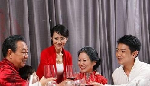 新婚夫妻过年到底应该回谁家