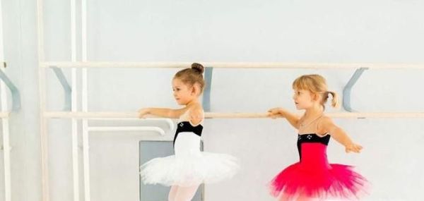 学龄前儿童可以怎样学芭蕾舞