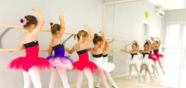 学龄前儿童可以怎样学芭蕾舞