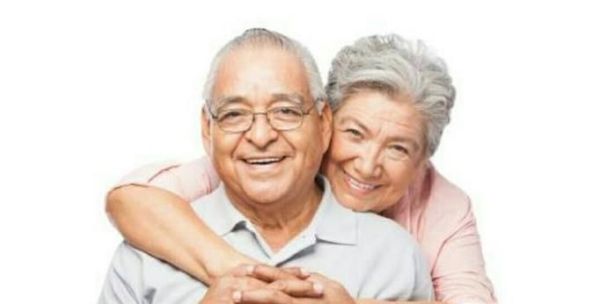 老年人经常在一起聚餐、打牌、聊天有利于长寿？