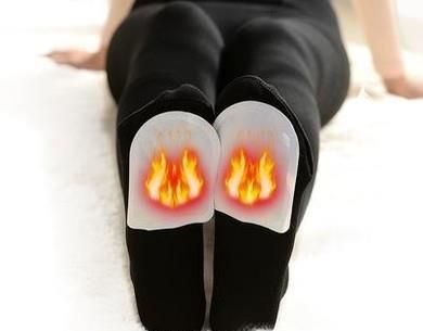 如何使用暖足贴