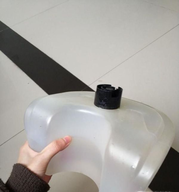 如何使用家用熨斗熨衣服？