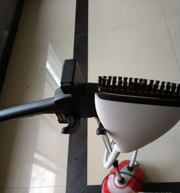 如何使用家用熨斗熨衣服？