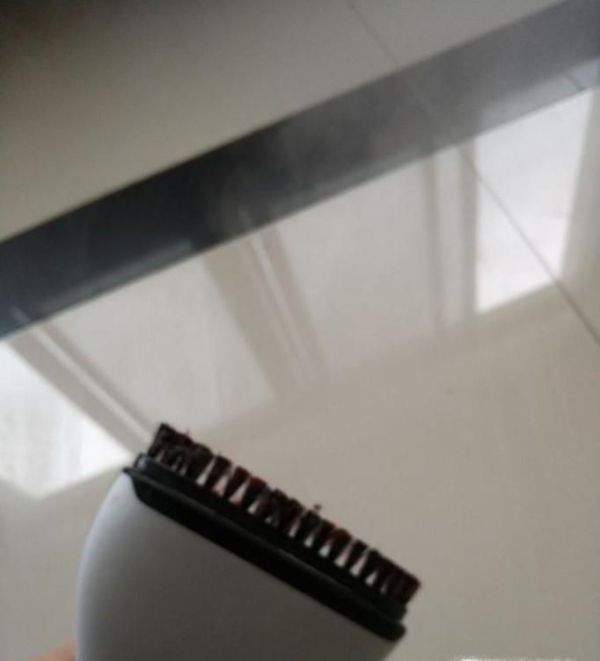 如何使用家用熨斗熨衣服？