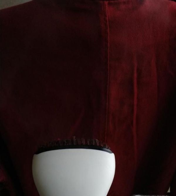 如何使用家用熨斗熨衣服？