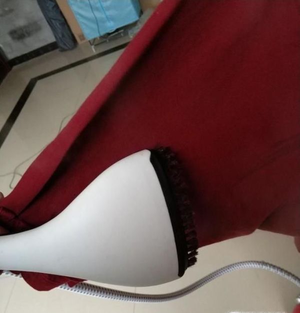 如何使用家用熨斗熨衣服？