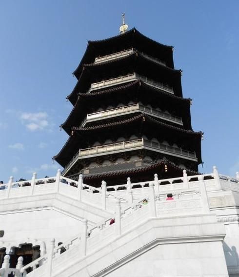 雷峰塔怎么倒的