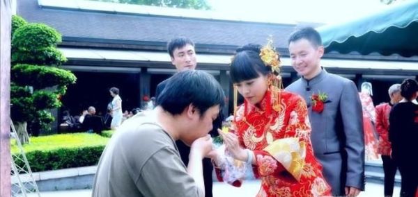 结婚应该准备几套衣服合适