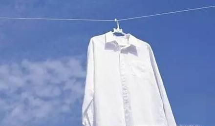 衣服被笔画脏了，如何清洗干净？