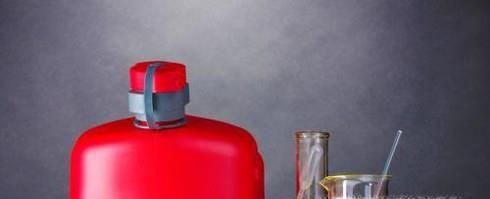 牛仔裤黏上口香糖怎么办