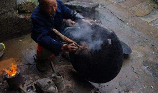 锡纸补锅的方法