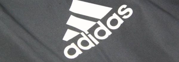 阿迪达斯胶印logo脱落