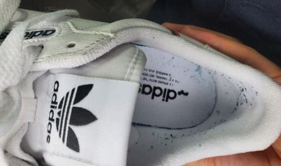 阿迪达斯胶印logo脱落