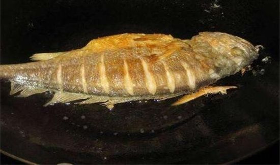 煎鱼粘锅是怎么回事