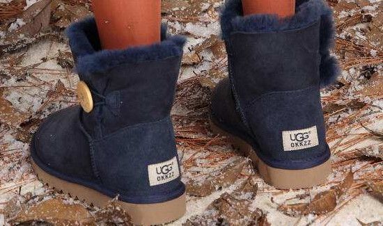 ugg的鞋偏大还是偏小