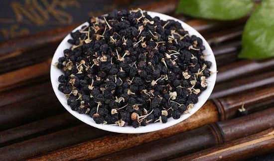 如何辨别黑枸杞子真假