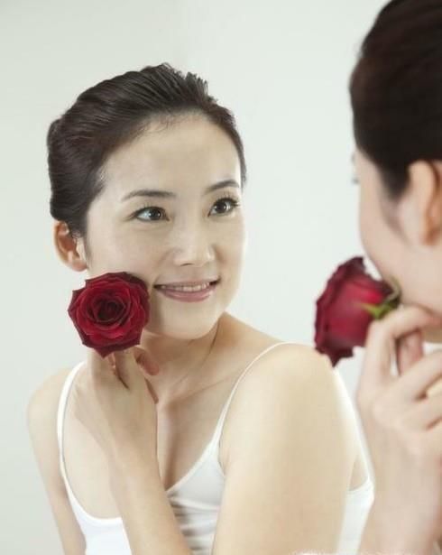 真人比镜子里的自己丑百分之三十？