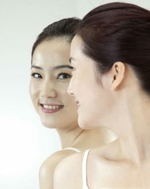 真人比镜子里的自己丑百分之三十？