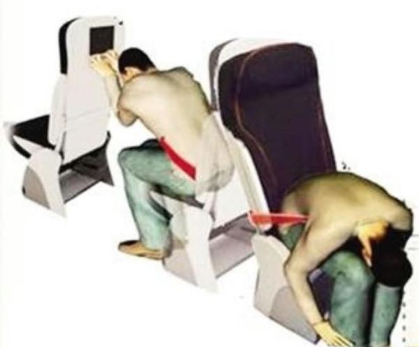 客车侧翻该怎样自救