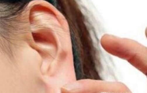 耳朵里进水了如何解决？