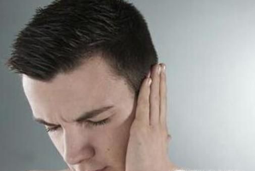 耳朵里进水了如何解决？