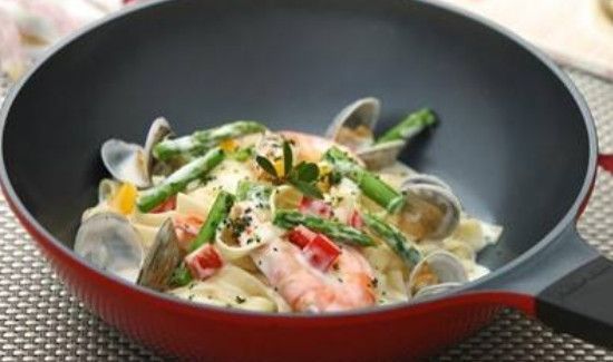 粘锅和油有关系吗