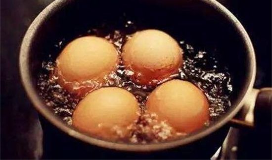 怎么防止鸡蛋被煮裂