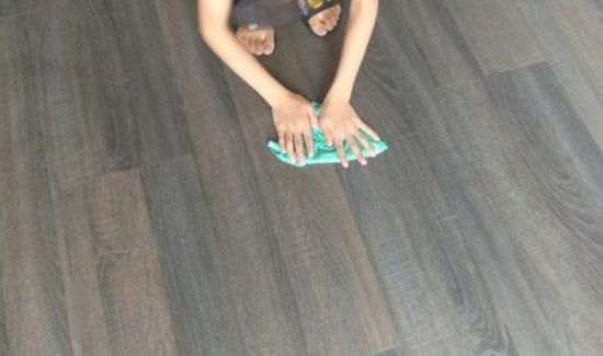 拖地加什么不易沾灰尘