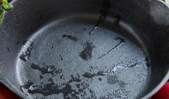 新的平底锅买回来第一次怎么用