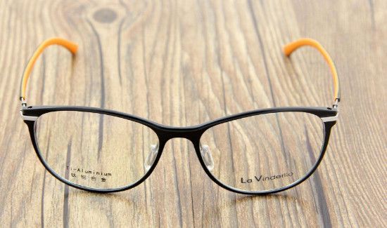 新配的眼镜戴着眼睛累