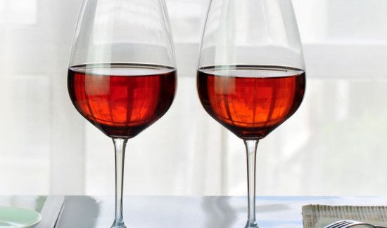 斜口红酒杯喝哪一边
