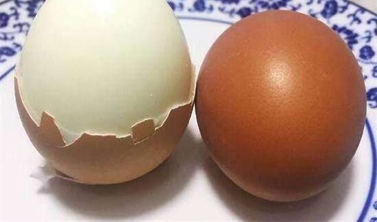 鸡蛋粘壳是新鲜还是不新鲜